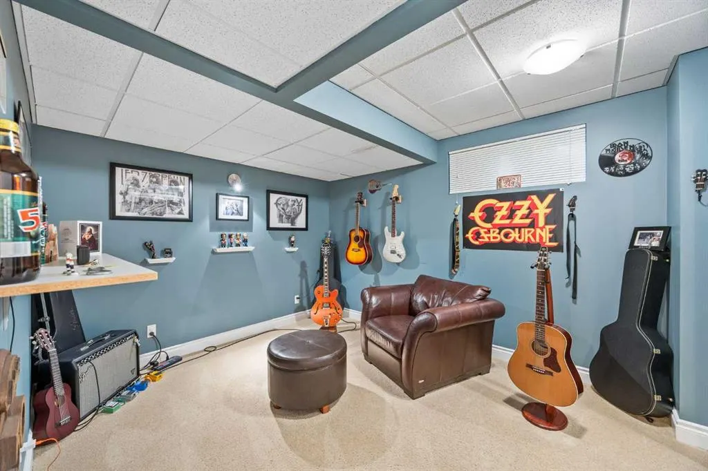 16 Royal oak Heights NW