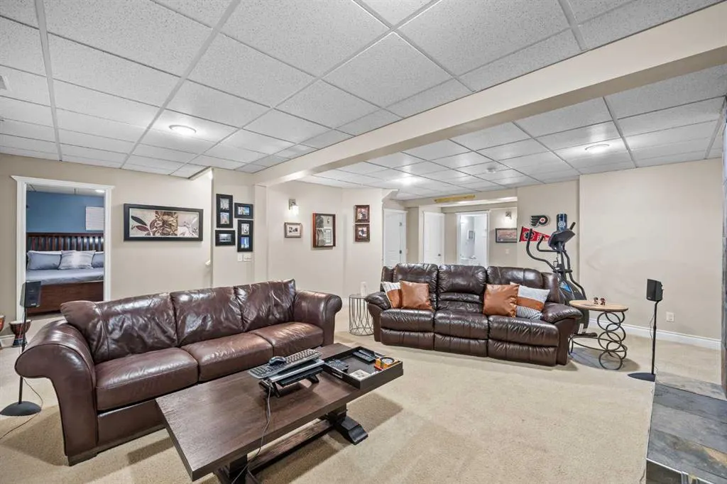 16 Royal oak Heights NW