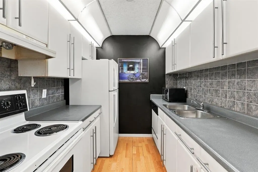 21 Dover Point SE #417