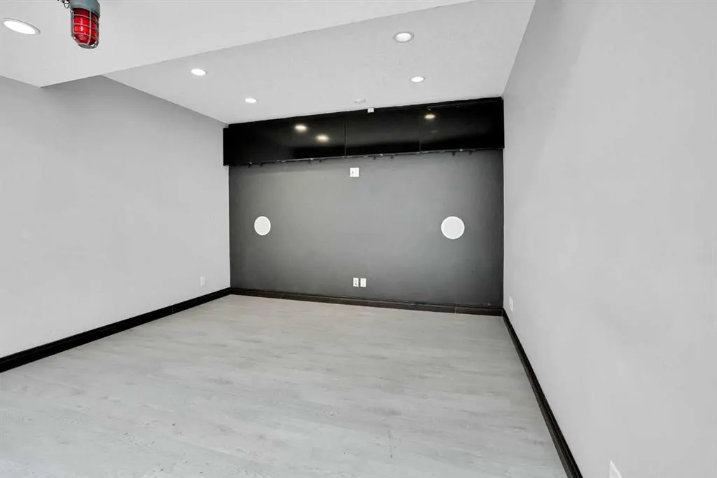 250 Kingsbury View SE