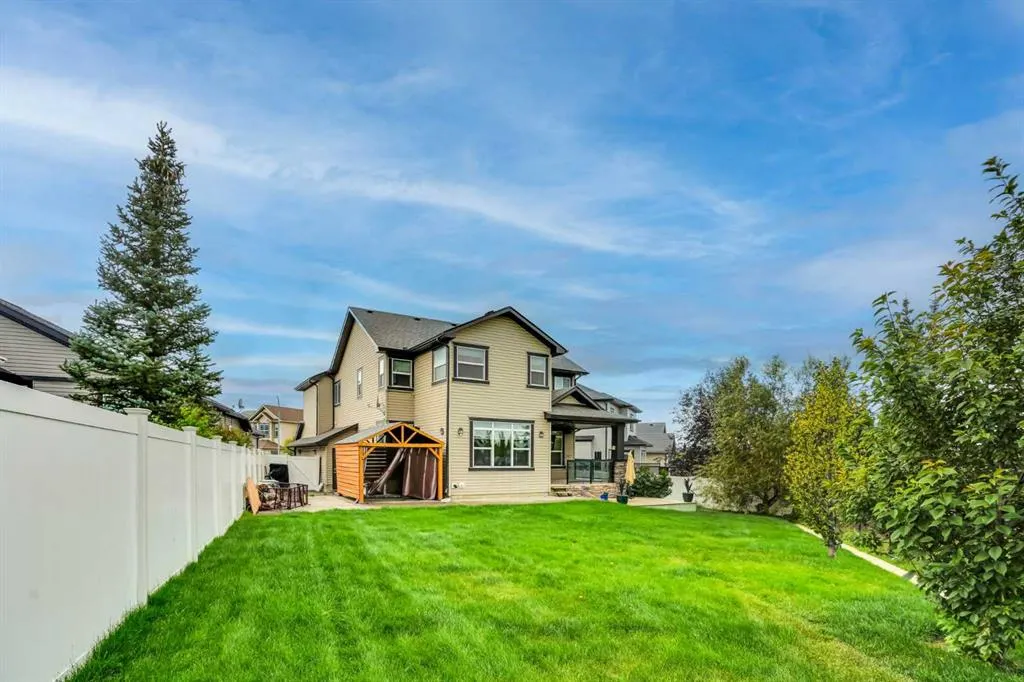 250 Kingsbury View SE