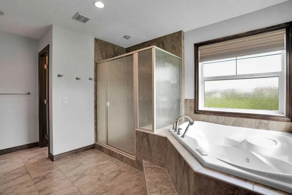 250 Kingsbury View SE