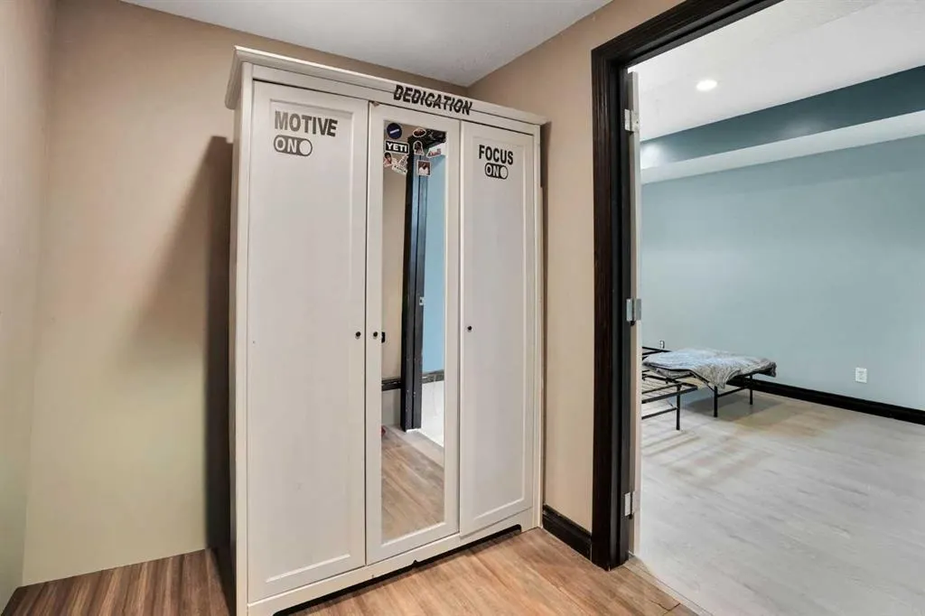 250 Kingsbury View SE