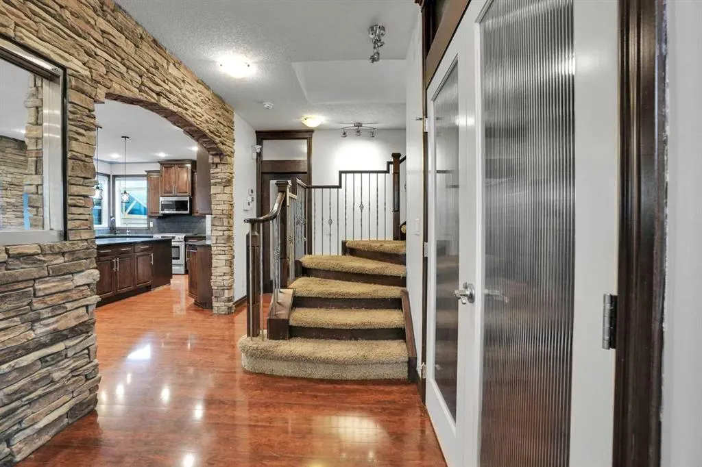 250 Kingsbury View SE