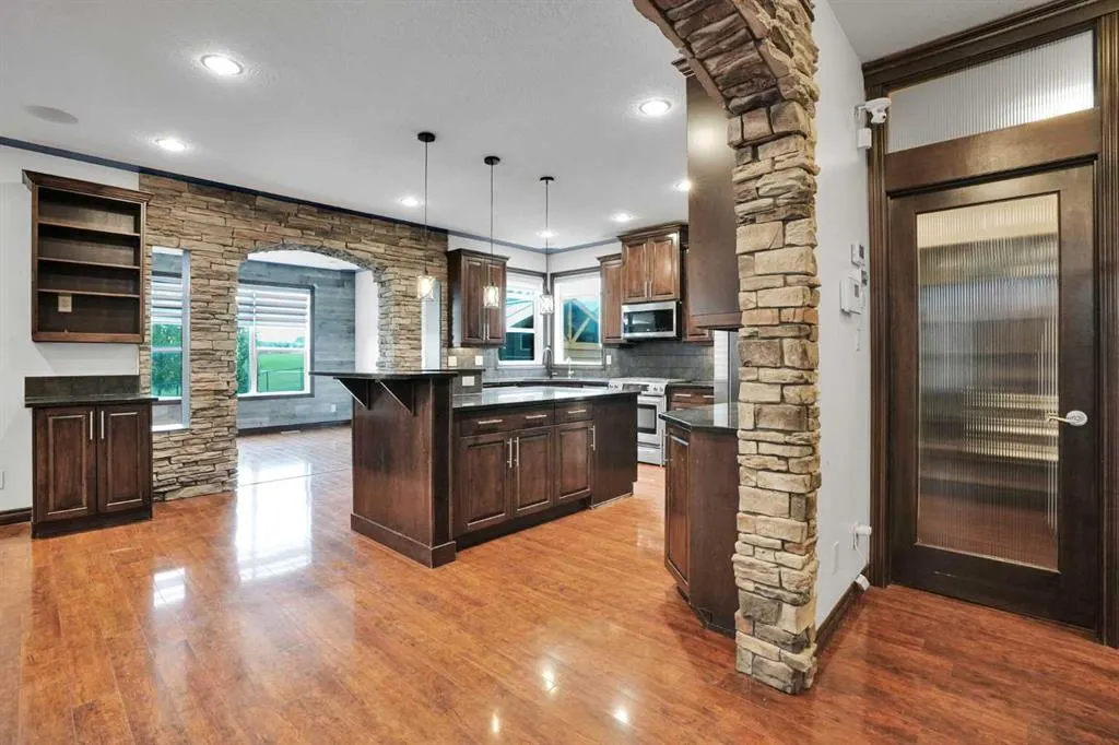 250 Kingsbury View SE