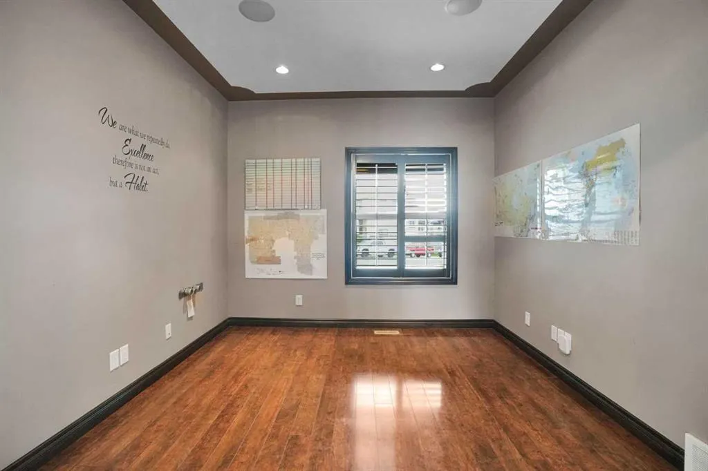 250 Kingsbury View SE