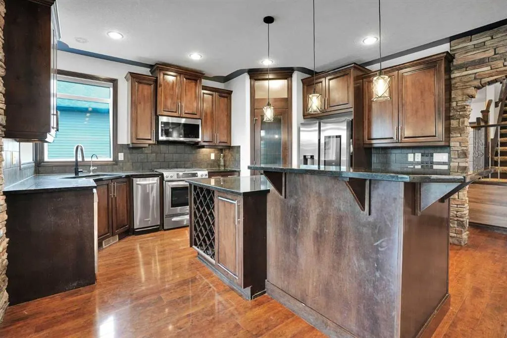 250 Kingsbury View SE