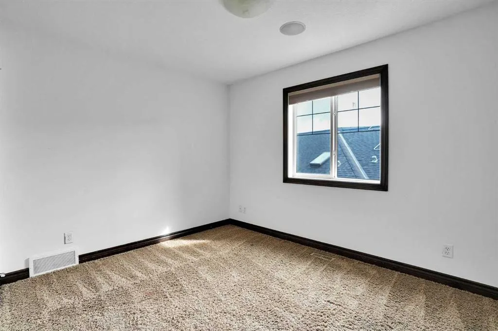 250 Kingsbury View SE