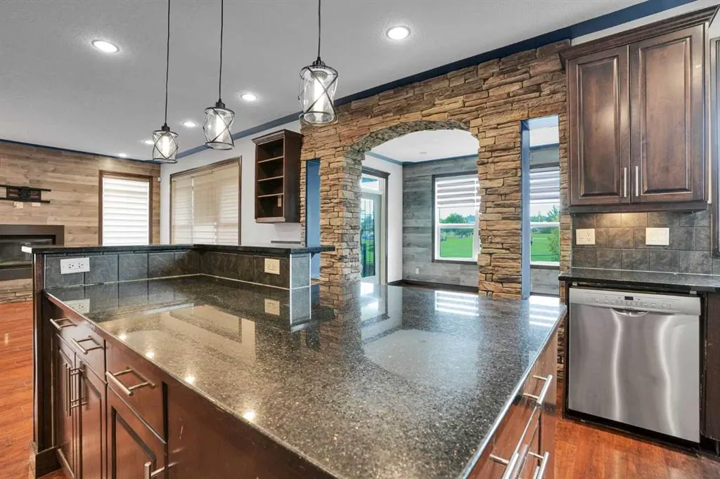 250 Kingsbury View SE