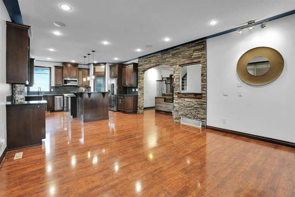250 Kingsbury View SE