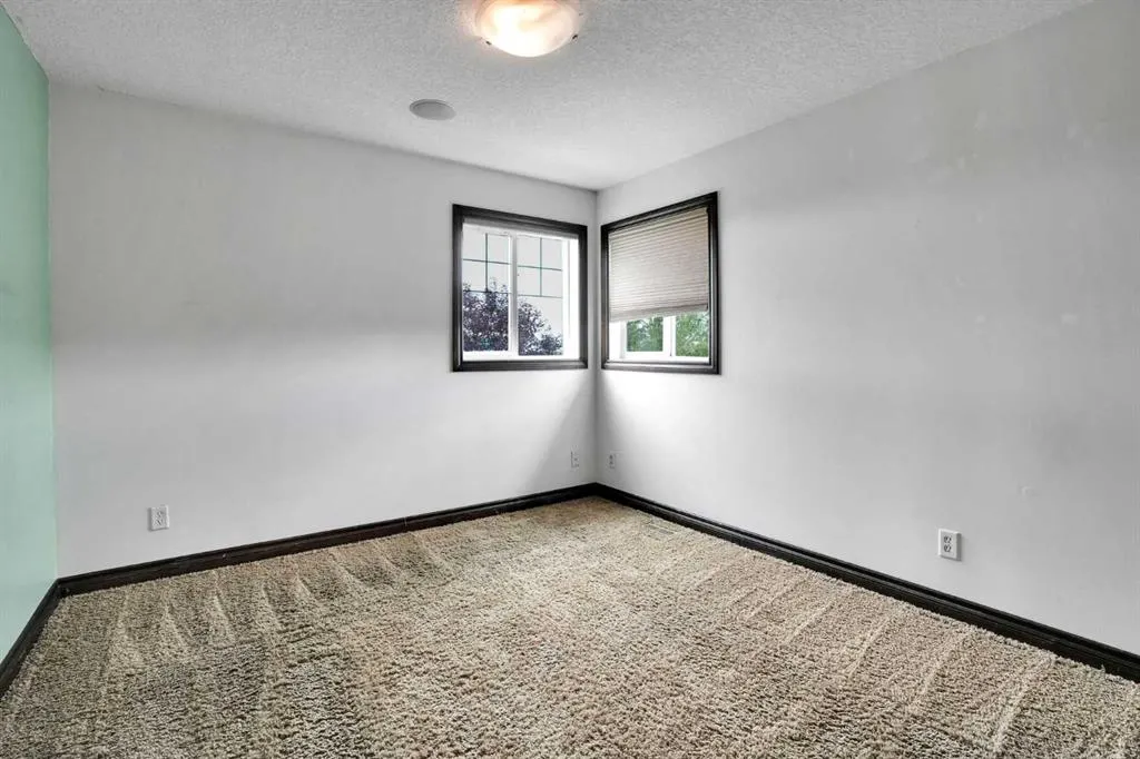 250 Kingsbury View SE