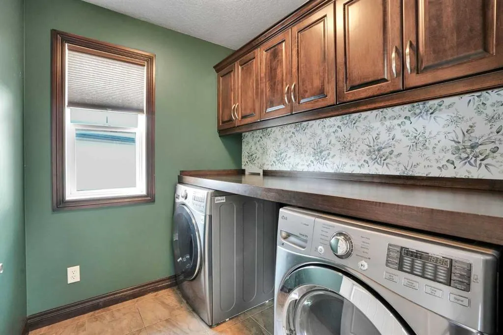 250 Kingsbury View SE