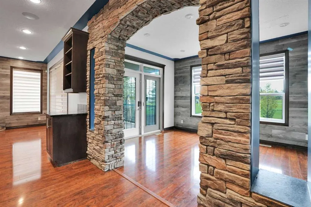 250 Kingsbury View SE