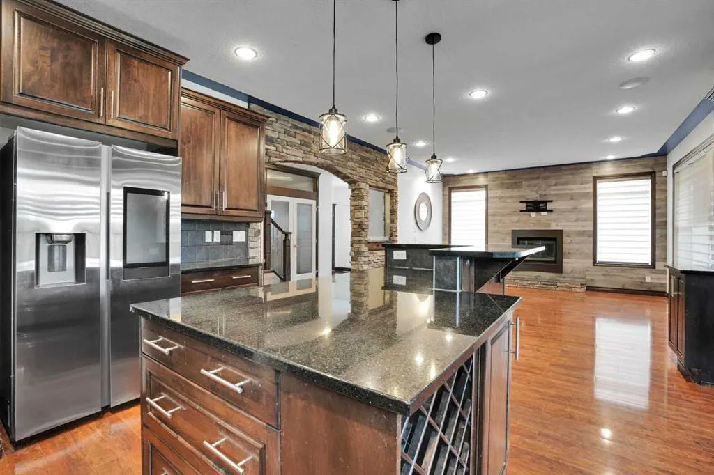 250 Kingsbury View SE