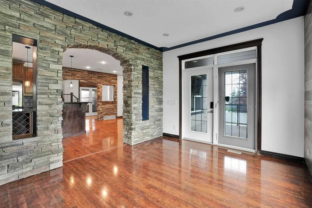 250 Kingsbury View SE