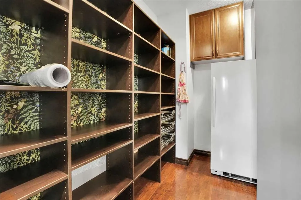 250 Kingsbury View SE