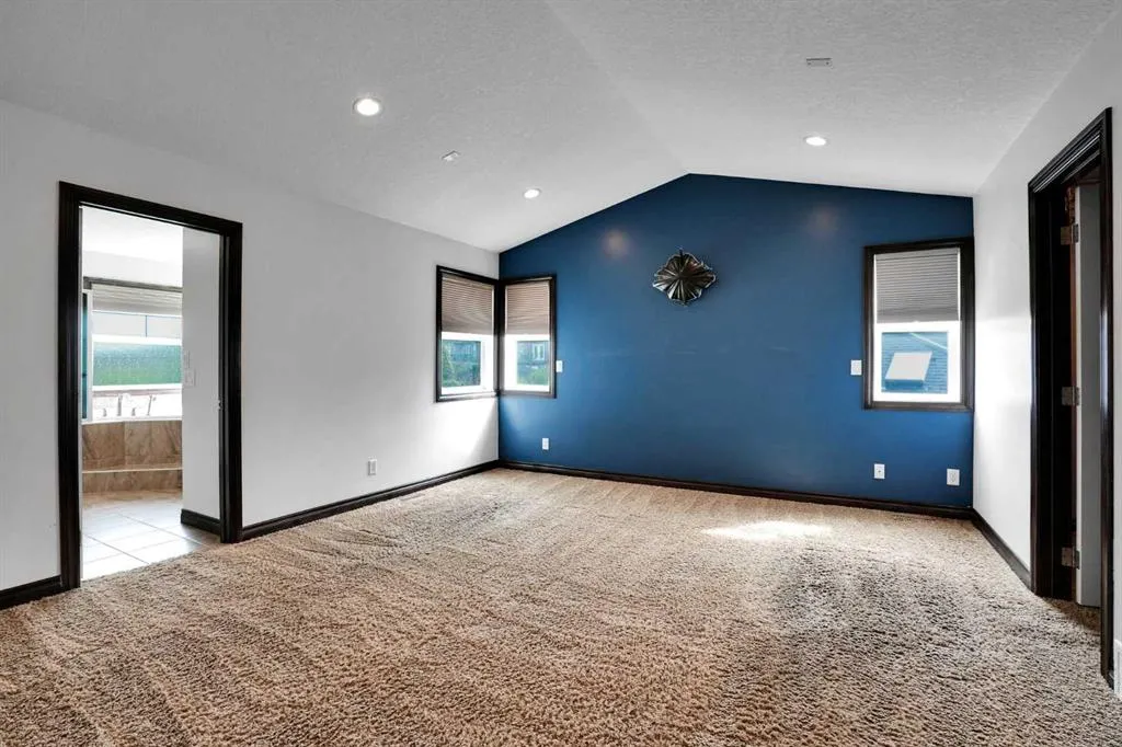 250 Kingsbury View SE