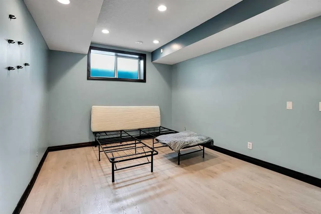 250 Kingsbury View SE