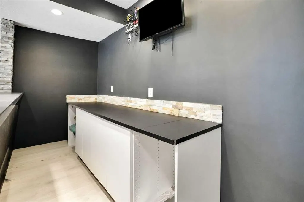 250 Kingsbury View SE
