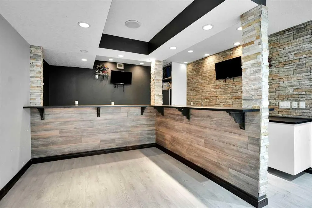 250 Kingsbury View SE