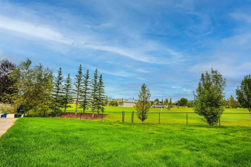 250 Kingsbury View SE
