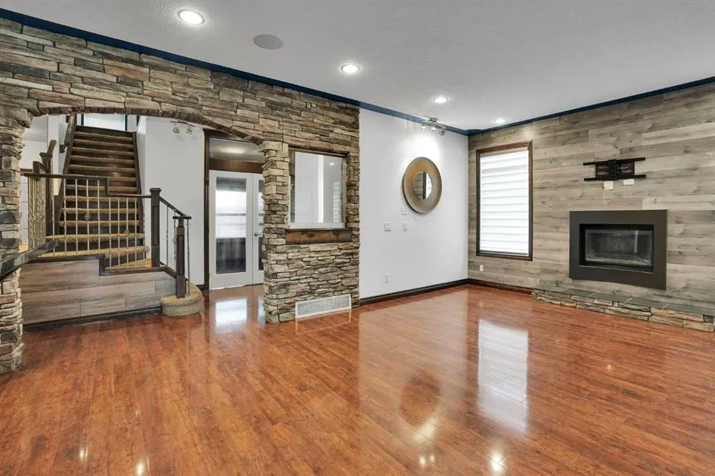 250 Kingsbury View SE