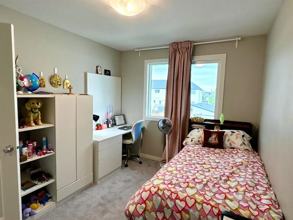 10 Earl Close