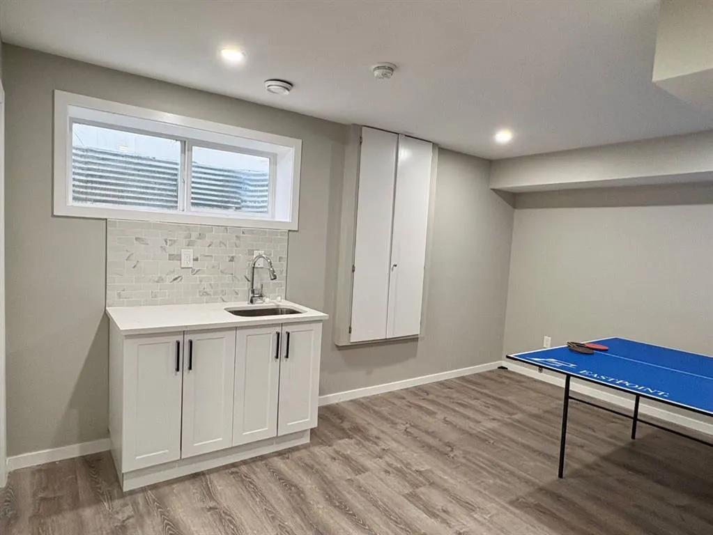 10 Earl Close