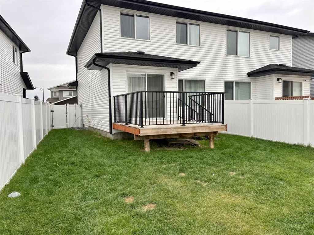 10 Earl Close