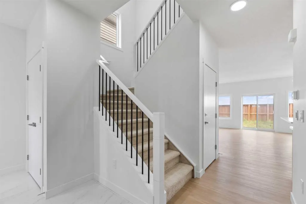 621 corner meadows Way NE