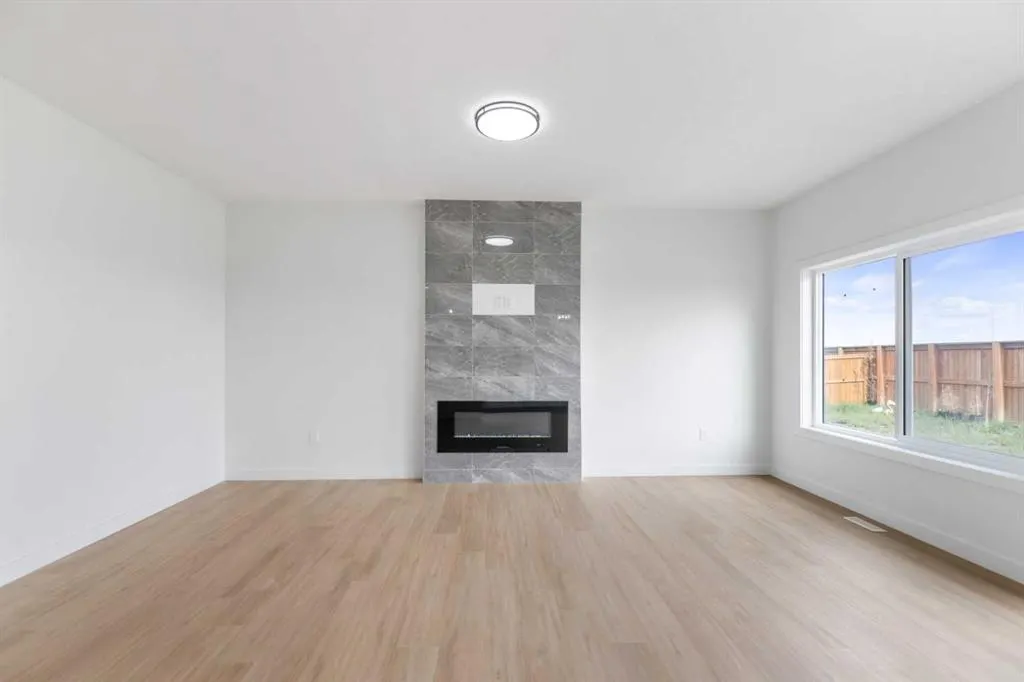 621 corner meadows Way NE