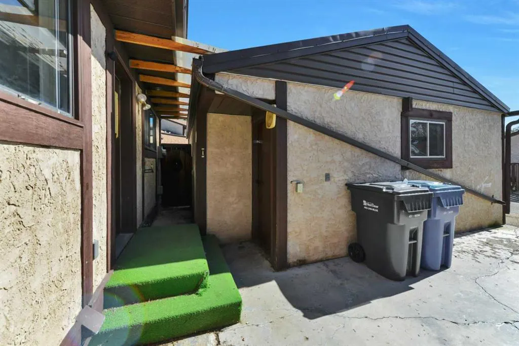 4613 44 Street