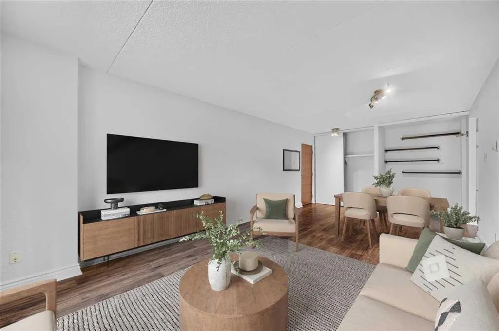 735 12 Avenue SW #402