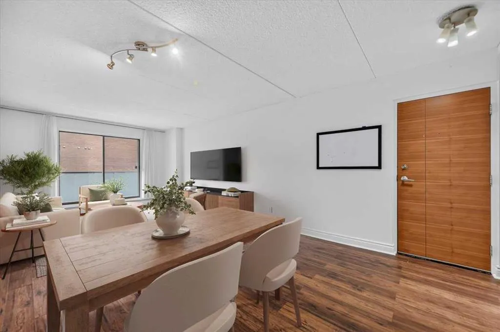 735 12 Avenue SW #402