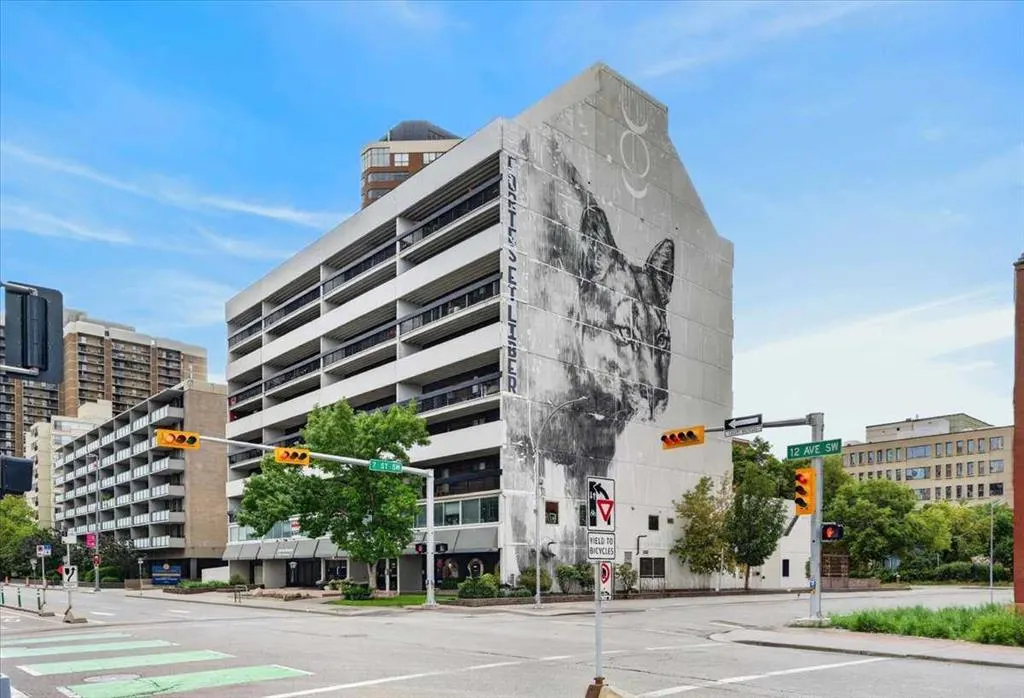 735 12 Avenue SW #402