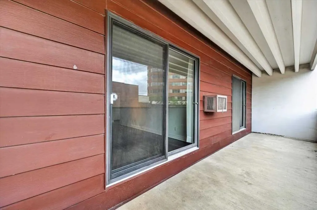 735 12 Avenue SW #402