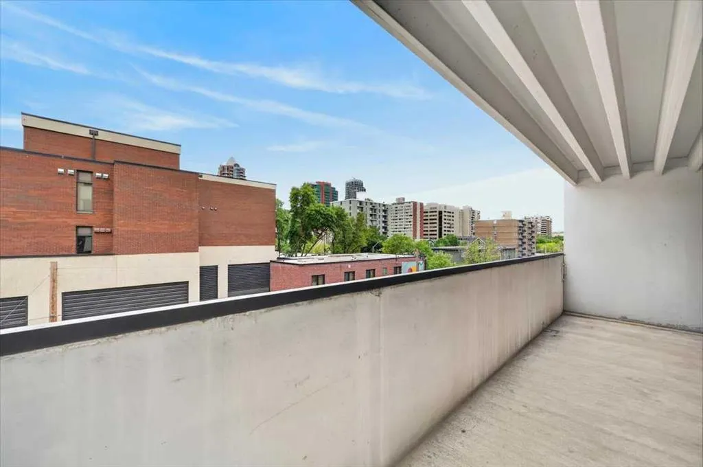 735 12 Avenue SW #402