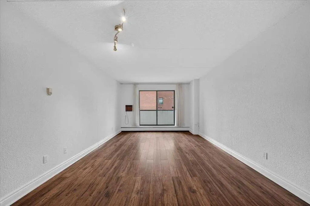 735 12 Avenue SW #402