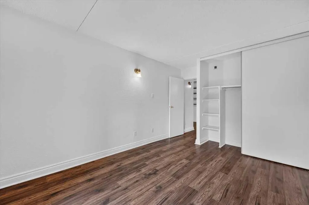 735 12 Avenue SW #402
