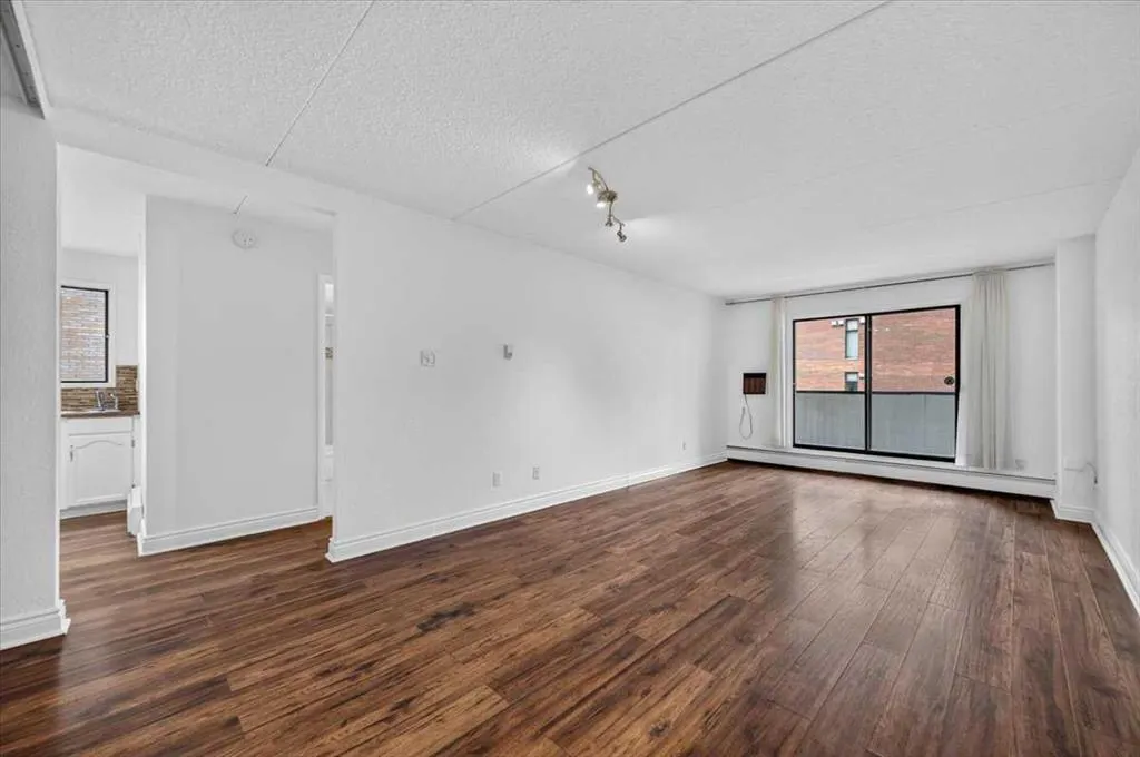 735 12 Avenue SW #402