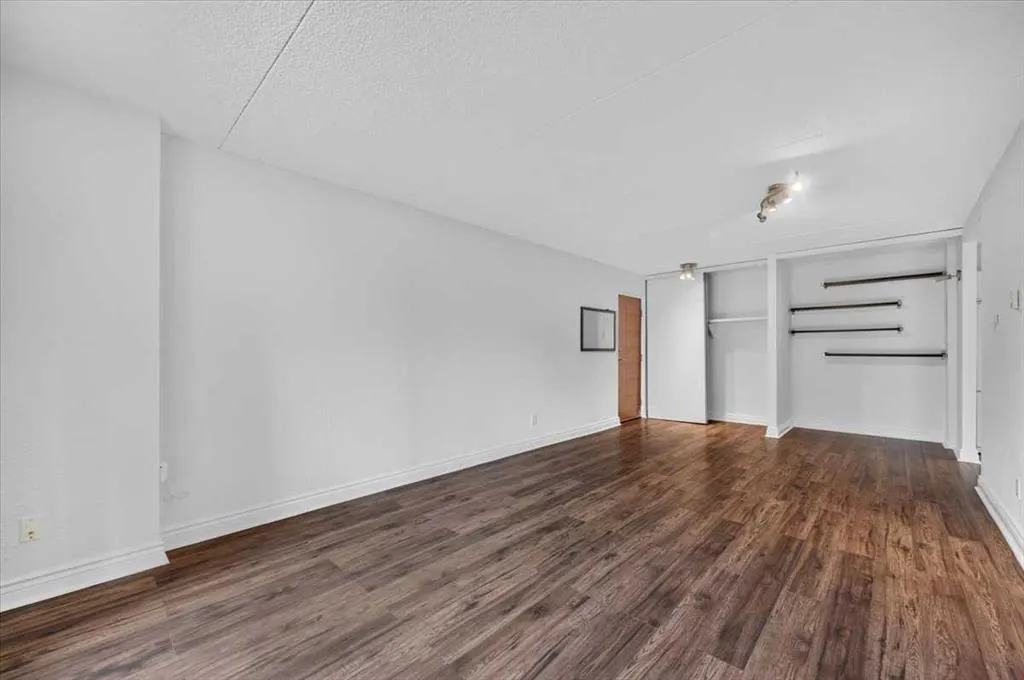 735 12 Avenue SW #402