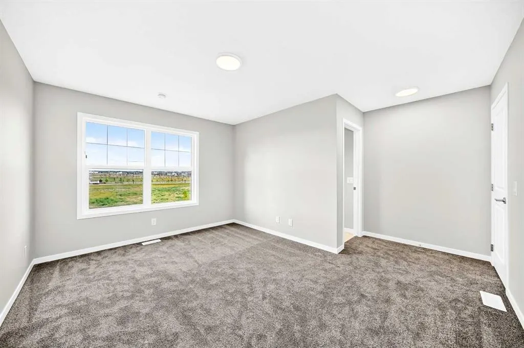 76 Mercado Road SE