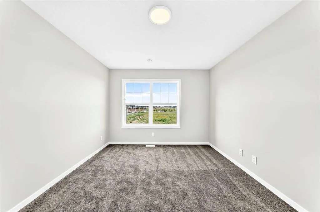 76 Mercado Road SE