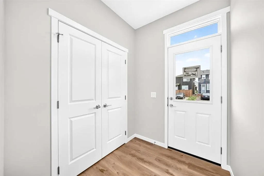 76 Mercado Road SE