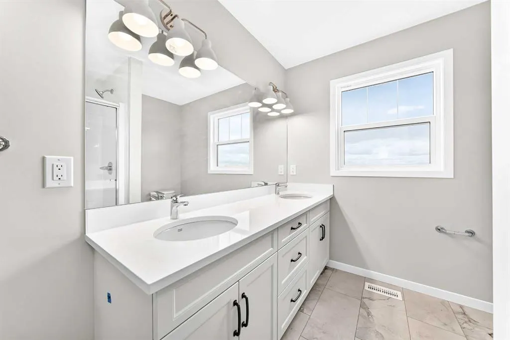 76 Mercado Road SE