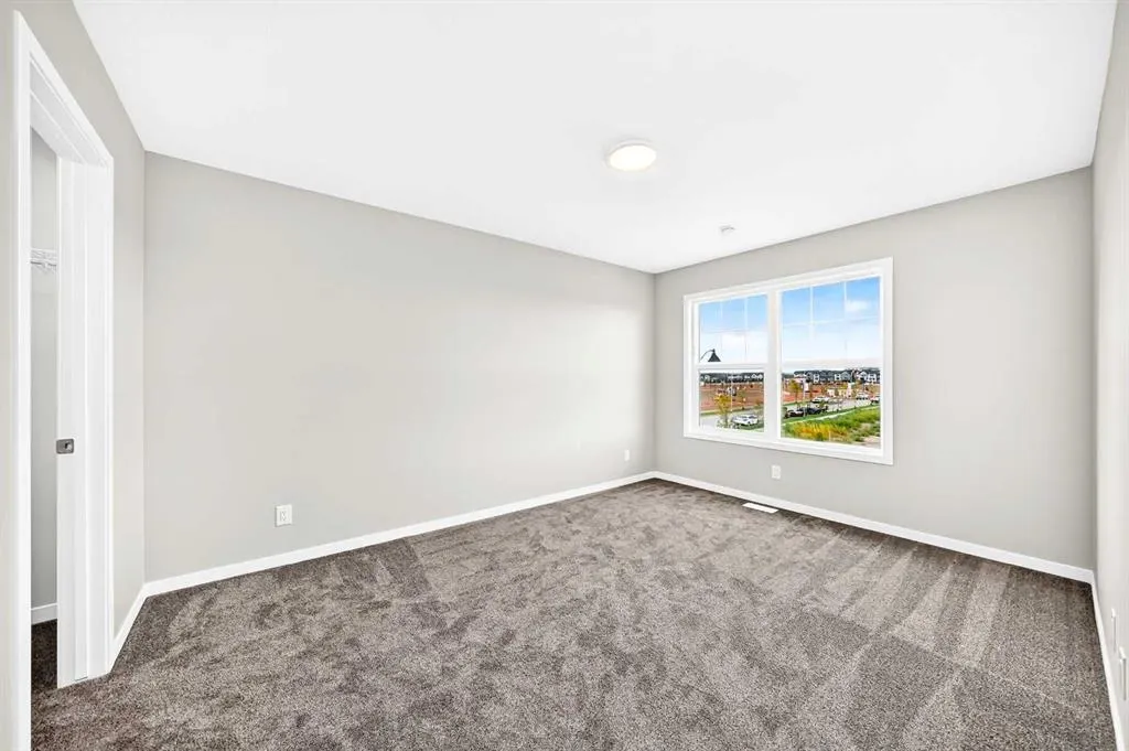76 Mercado Road SE