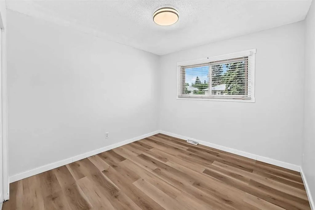2016 46 Street SE