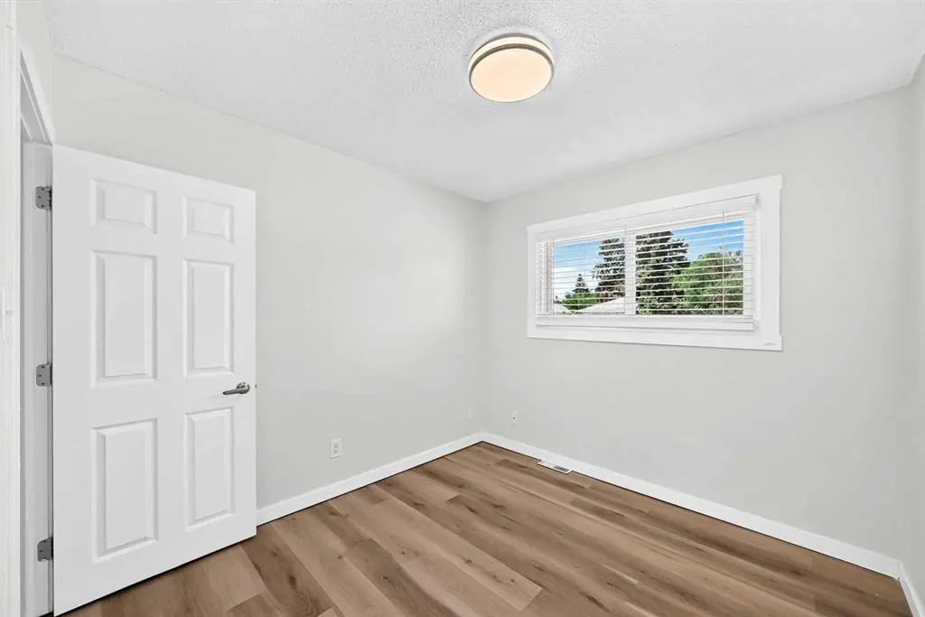 2016 46 Street SE