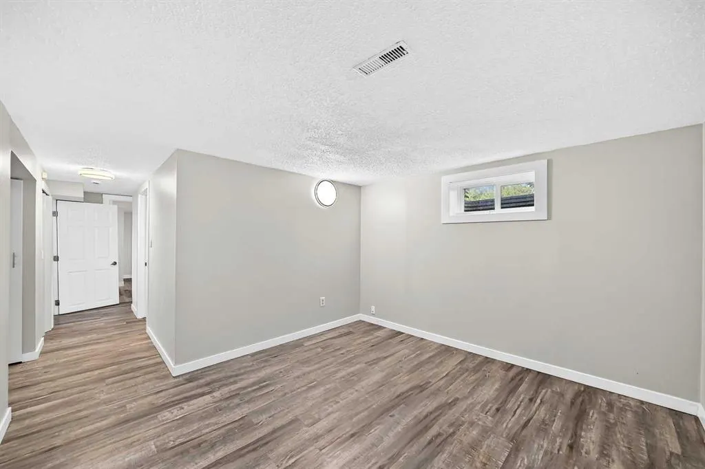 2016 46 Street SE