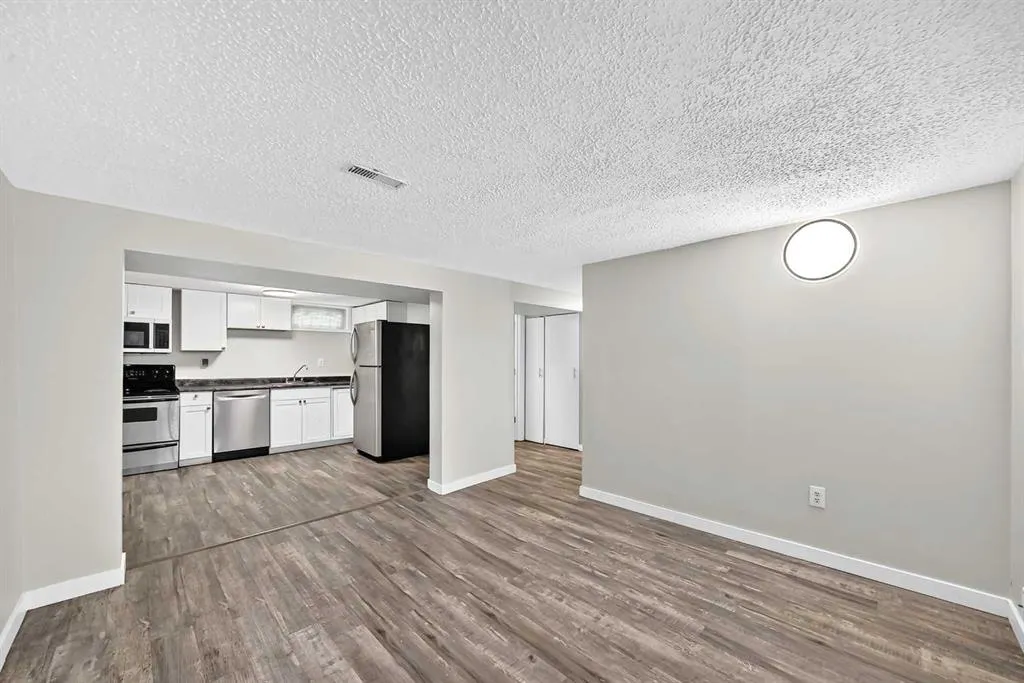 2016 46 Street SE